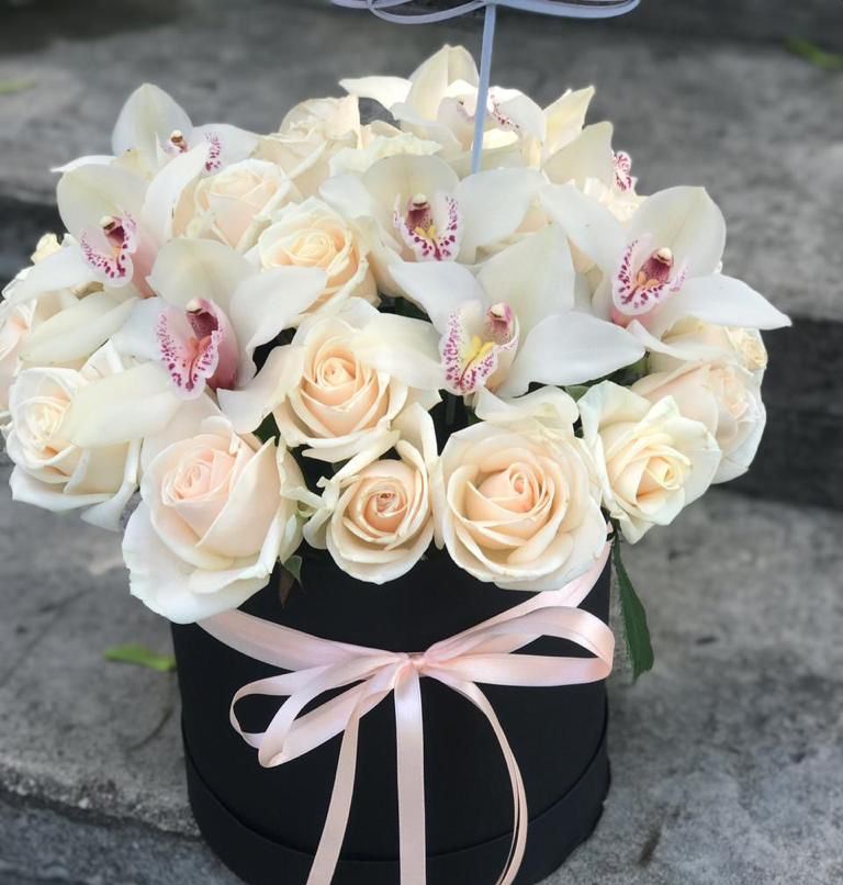 Цветочная композиция из Розы и Орхидеи